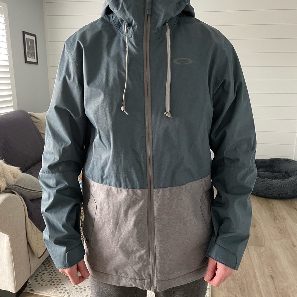 Oakley Ski/ Snowboard jacket - size L